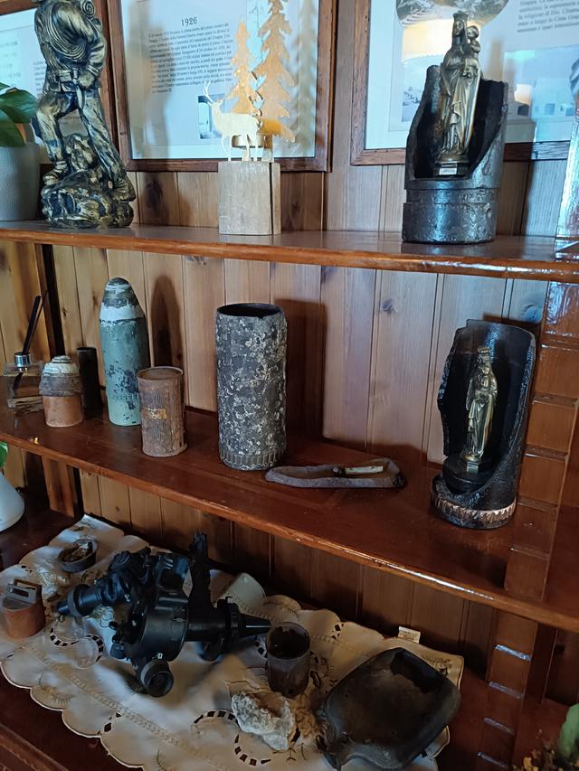 
                  
                    
                     Xiaomi 
                     2303CRA44A 
                  
                  