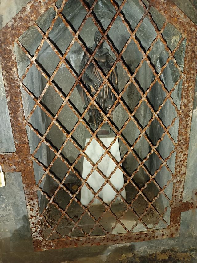 
                  
                    
                     Xiaomi 
                     2303CRA44A 
                  
                  