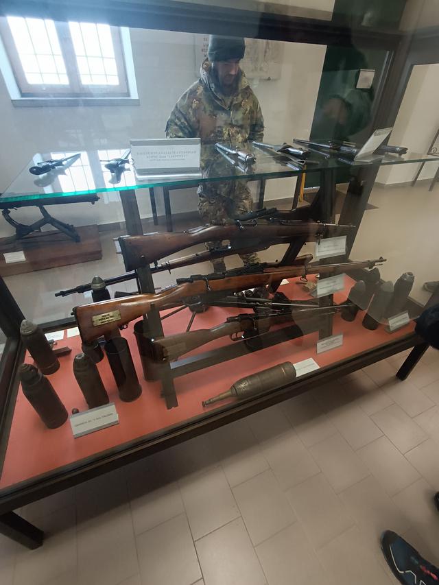 
                  
                    
                     Xiaomi 
                     2303CRA44A 
                  
                  