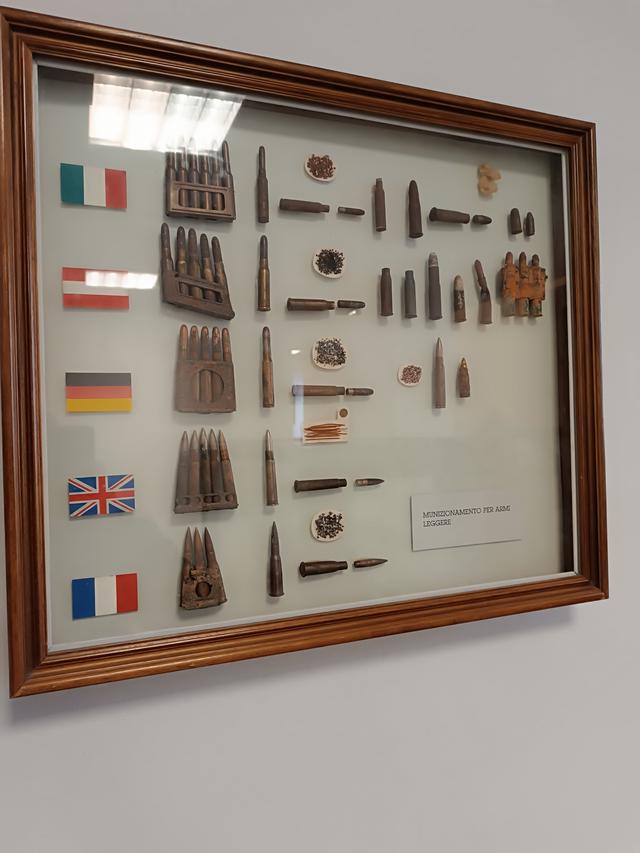 
                  
                    
                     Xiaomi 
                     2303CRA44A 
                  
                  