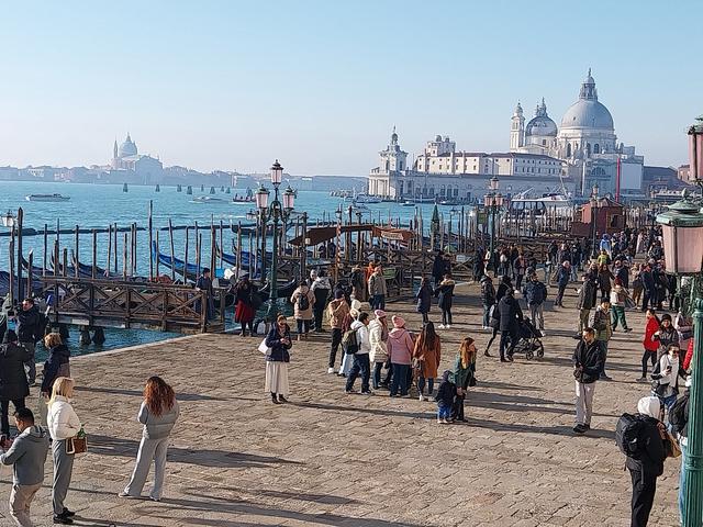 
                  
                    
                     samsung 
                     SM-A236M 
                  
                  