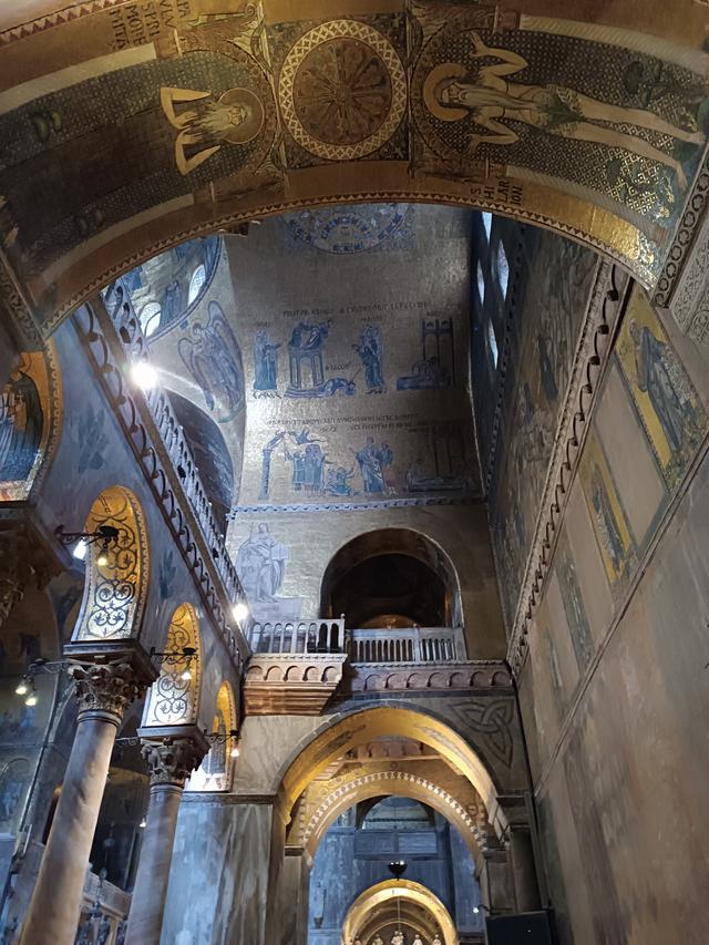 
                  
                    
                     Xiaomi 
                     2303CRA44A 
                  
                  