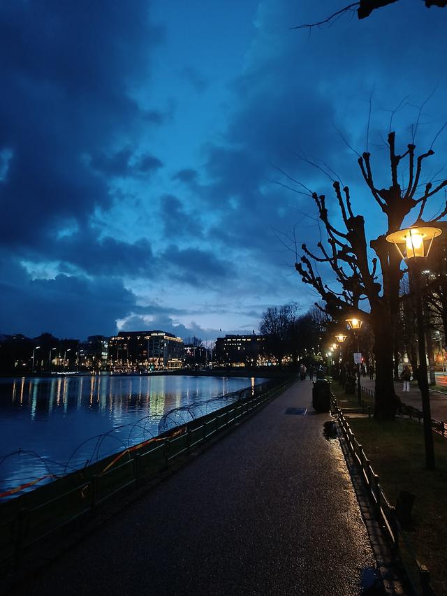 
                  
                    
                     Xiaomi 
                     2303CRA44A 
                  
                  